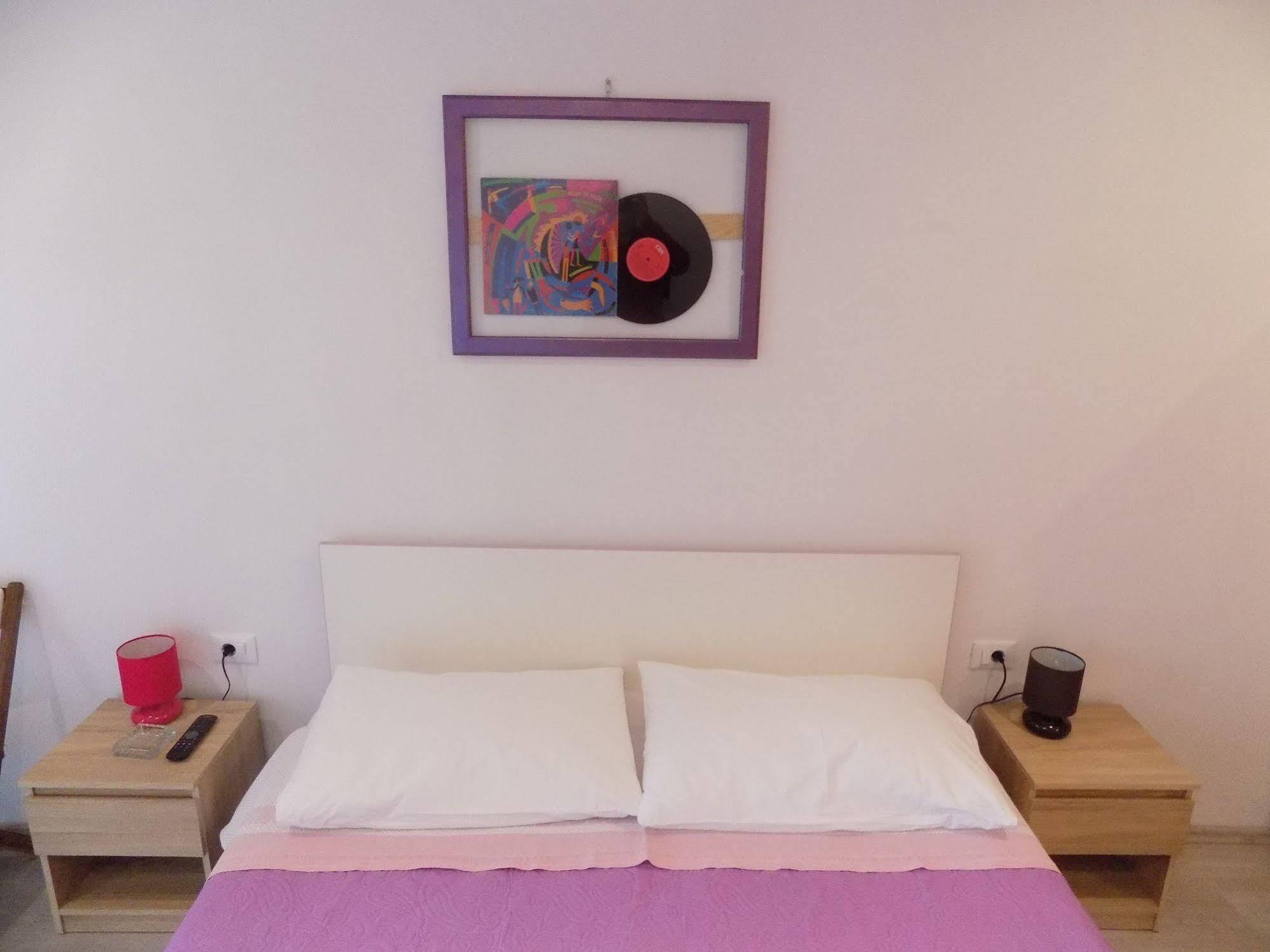 And Feral Guest house 3*